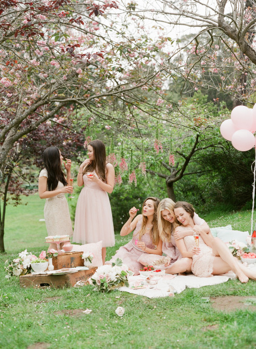 Whimsical & dreamy picnic party
