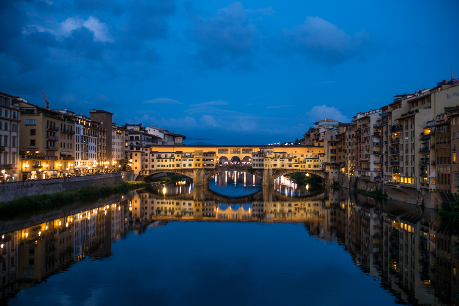 gal-meets-glam-florence-ponte-vecchio-night