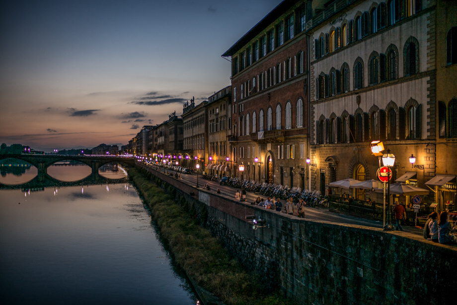 gal-meets-glam-florence-ponte-vecchio-night1